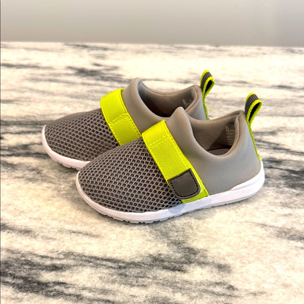 Cat & Jack Toddler Austin Water Shoe sz 6